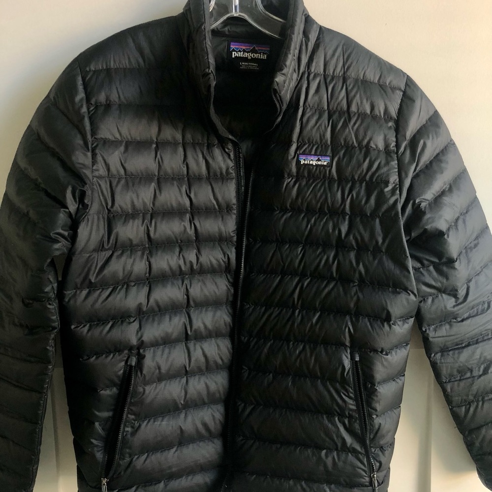 Like new Patagonia Down Sweater. Large - smoke free.
